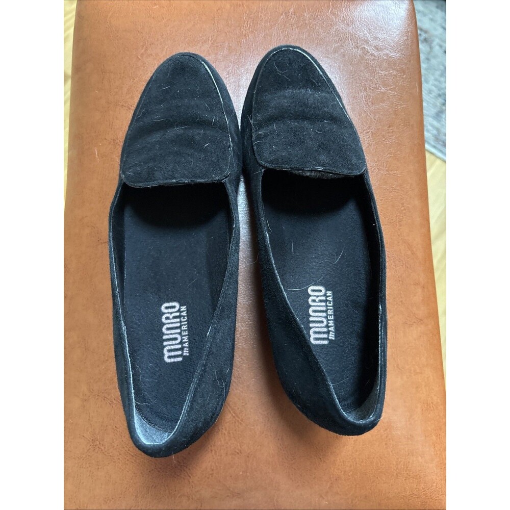 Women’s Munro American Black Flats Size 7 EUC Slip On